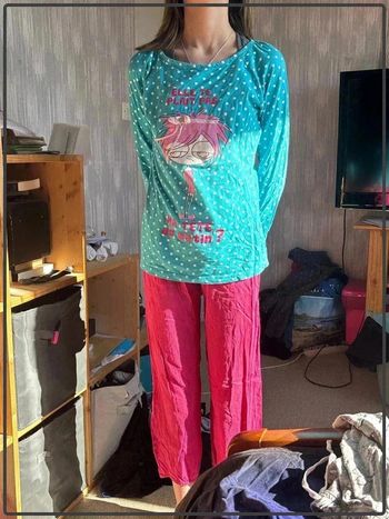 T shirt de pyjama taille 12ans marque s1sm1x