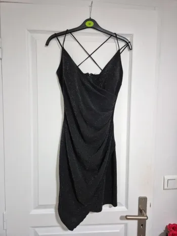 robe a bretelles courtes noire pailletée a coques jade&me