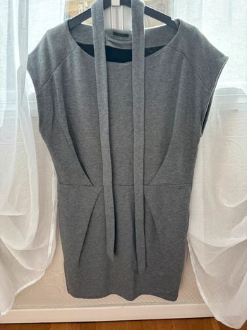 Robe grise IKKS - Taille 44. Avec sa ceinture