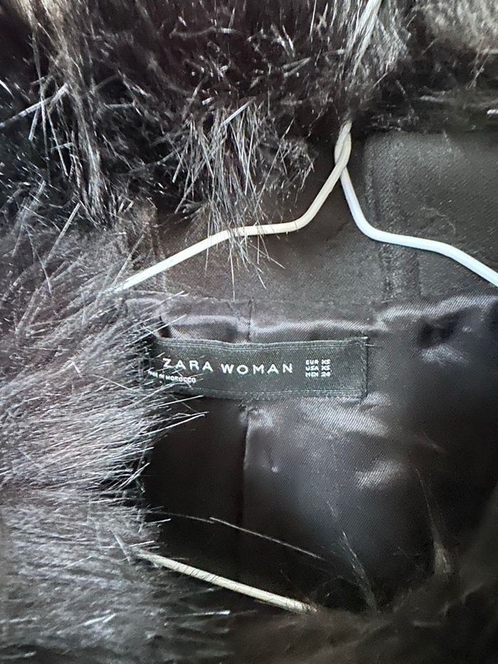 Zara manteau noir à capuche fausse fourrure taille XS - photo numéro 2