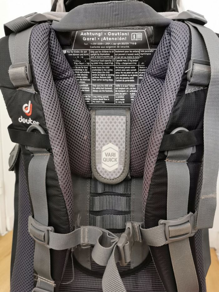 Porte bébé randonnée DEUTER Kid confort, étriers reposes pieds, protège soleil et pluie - photo numéro 4