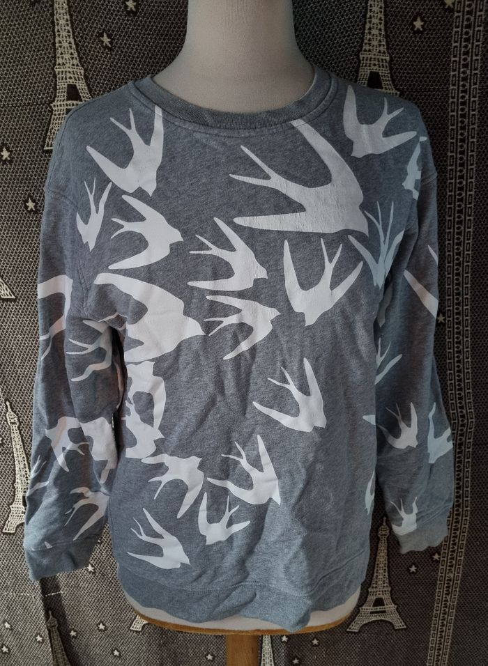 Sweat gris avec hirondelles blanche taille S mixte