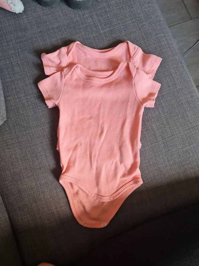 Lot 2 bodies 1mois