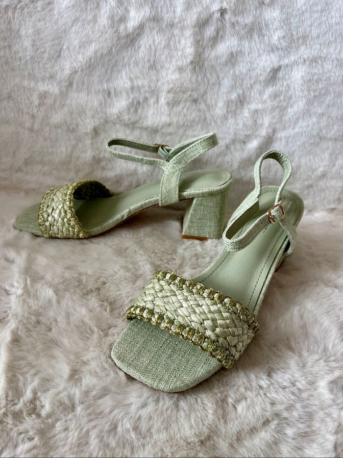 Sandales vert d'eau et dorées pointure 37, talons 7 cm - photo numéro 3