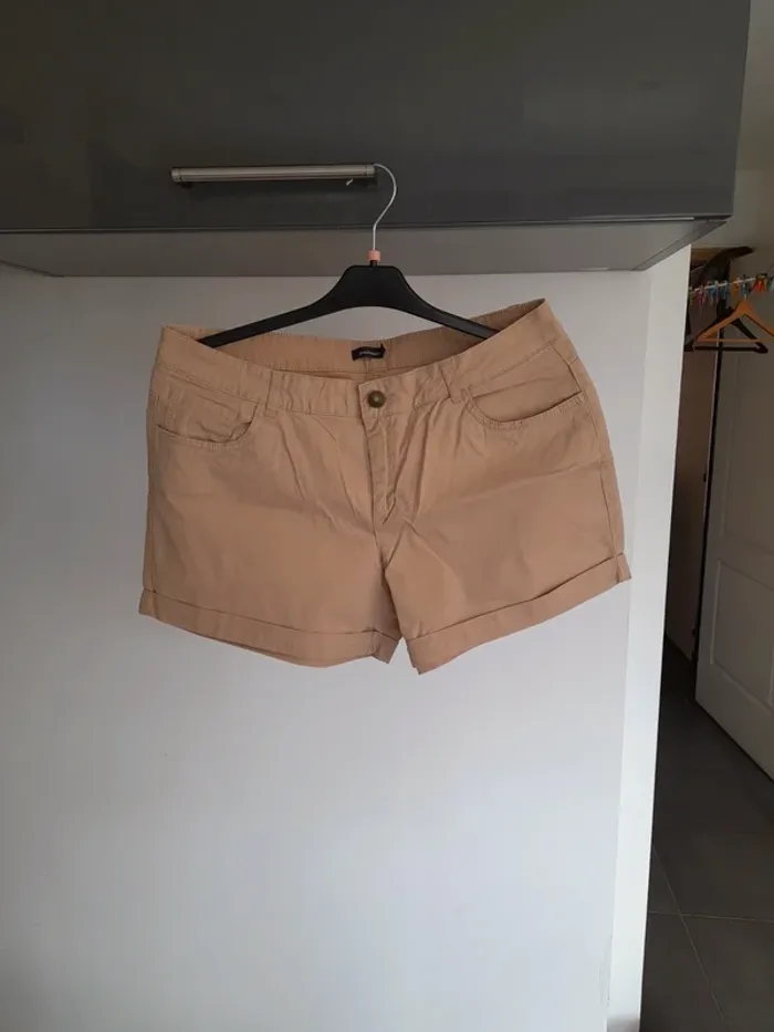Short taille 42. In extenso