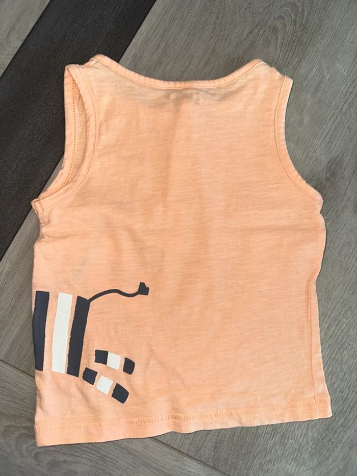 Jeans et t-shirt - photo numéro 8