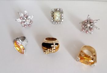 Lot de 6 bagues Marque Camille Lucie Cocktail Fantaisie Argenté Brillant Perles Et Dorée Orangé Brillant. Neuves. 