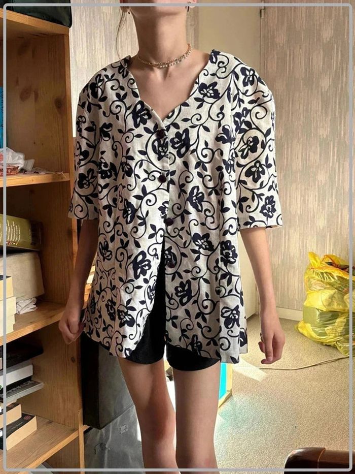 Chemise fleurie à épaulette taille 48