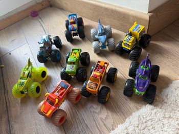 Lot de 9 monster truck monster jam hot wheels