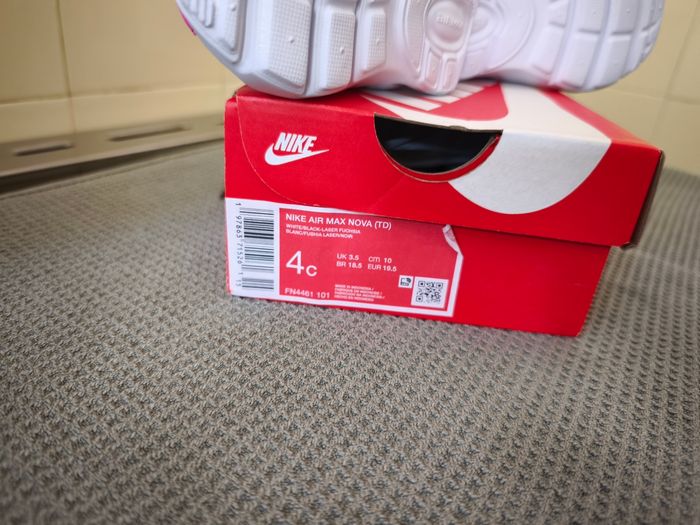 Chaussures Nike bébé taille 19.5 - photo numéro 4