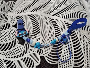 Attache tétine stitch