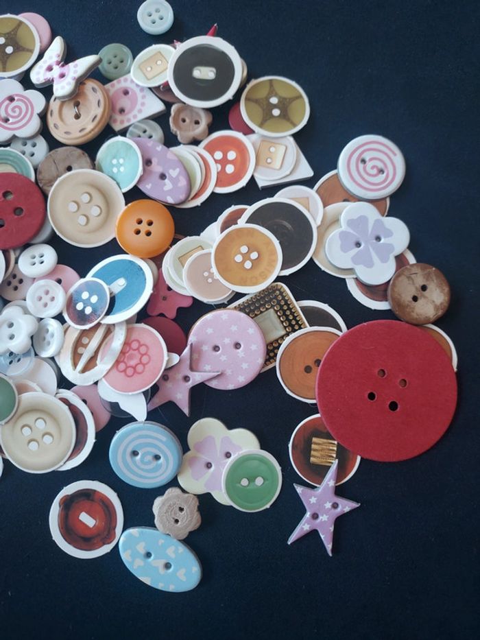 Lot de boutons toutes sortes - photo numéro 3