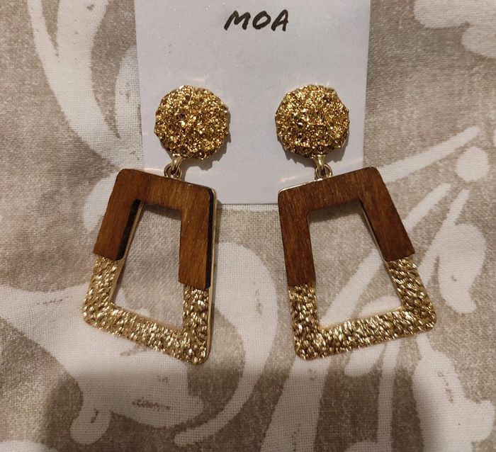 Boucles d'oreilles fantaisie bois et or
