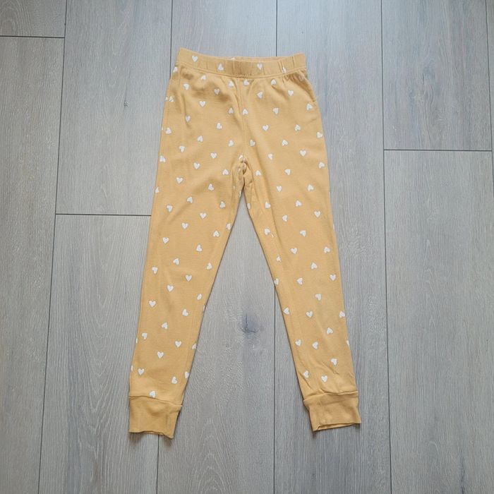 Tres jolie leggins moutarde. Fille 6 ans. Marque Kiabi