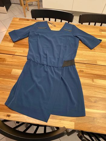 Robe bleue pétrole