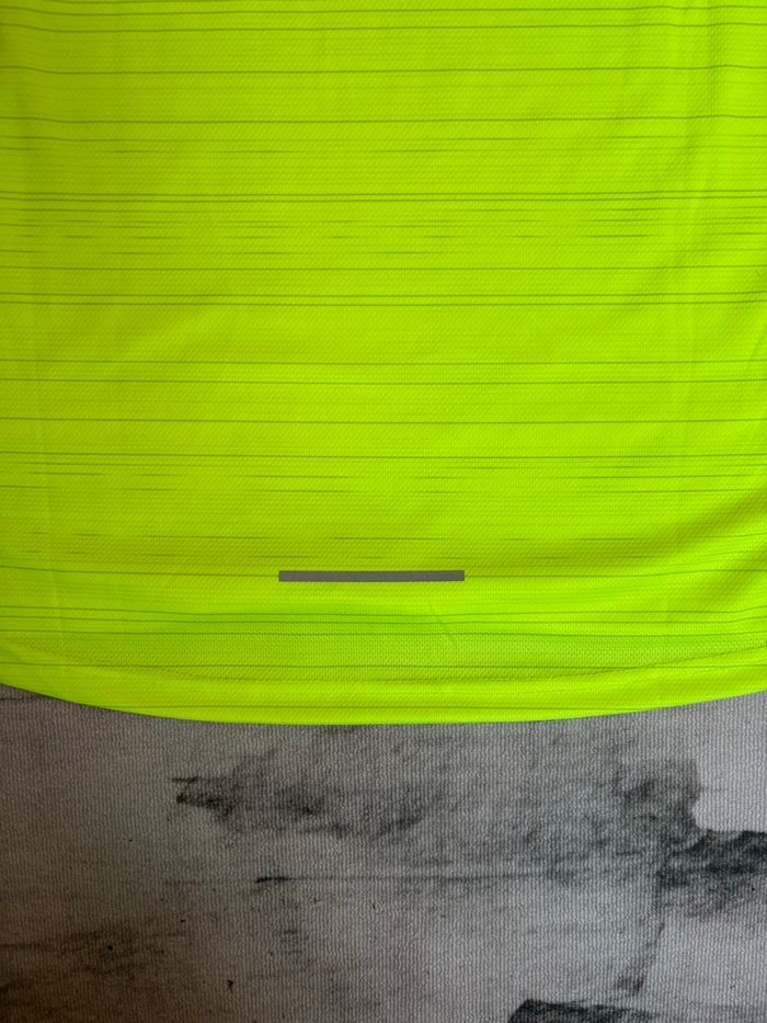T-shirt sport jaune fluo running neuf avec étiquette - photo numéro 5