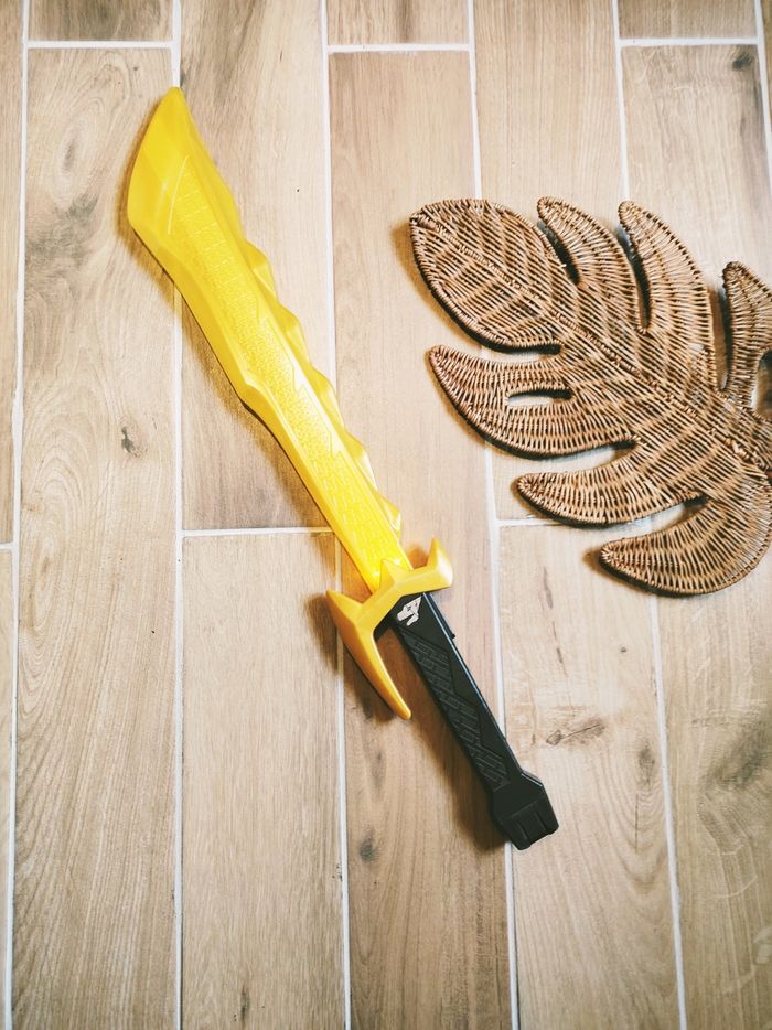 🙅Power rangers dino fury Sabre megafury électronique avec sons et lumières marque hasbro