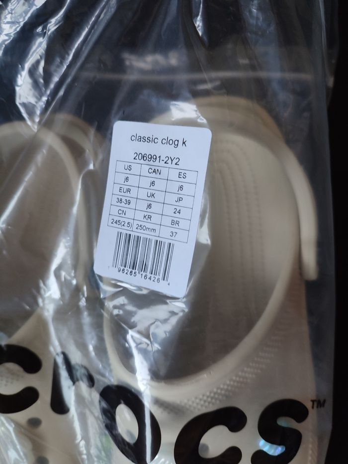 Crocs avec charms 38/39 - photo numéro 6