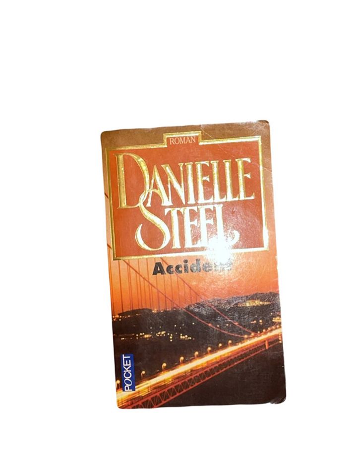Roman. Accident. Danielle Steel. Très bon état. Pocket. - photo numéro 3