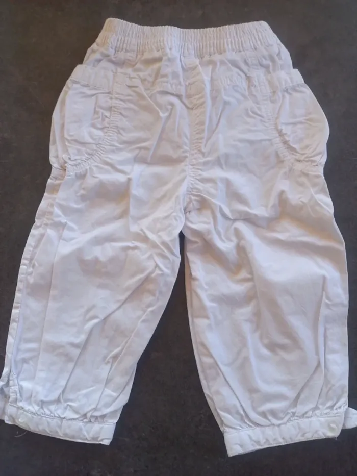 Lot pantalons blancs été 23 mois - photo numéro 3