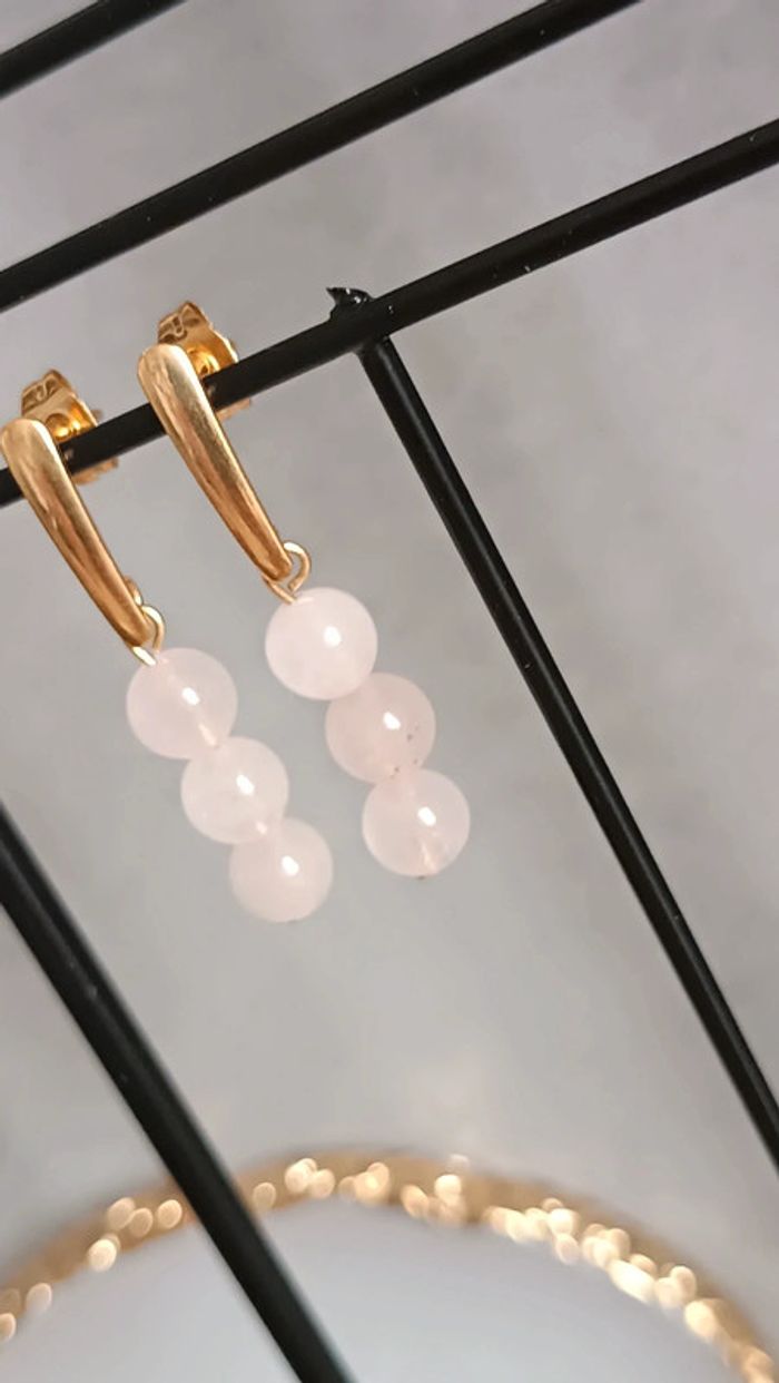 Jolies boucles d'oreilles en perles de quartz