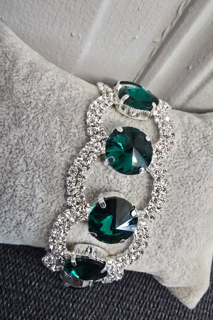 Bracelet mariage ou soiree argenté avec pierre verte ronde et petit strass blanc - photo numéro 2