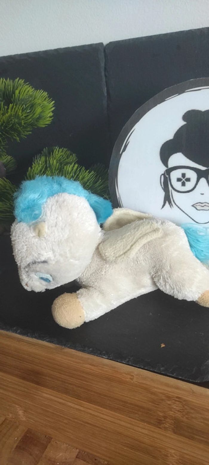Peluche doudou Pegase Disney Disneyland blanc bleu cheval aile beige hercule