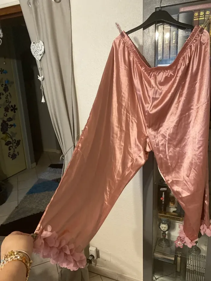 superbe ensemble toucher satin rose pantalon + veste 5 XL neuf - photo numéro 5