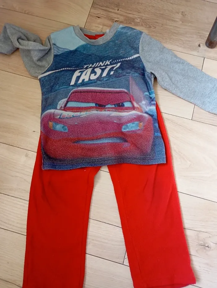 Lot de vêtements taille 4/5 ans - photo numéro 2