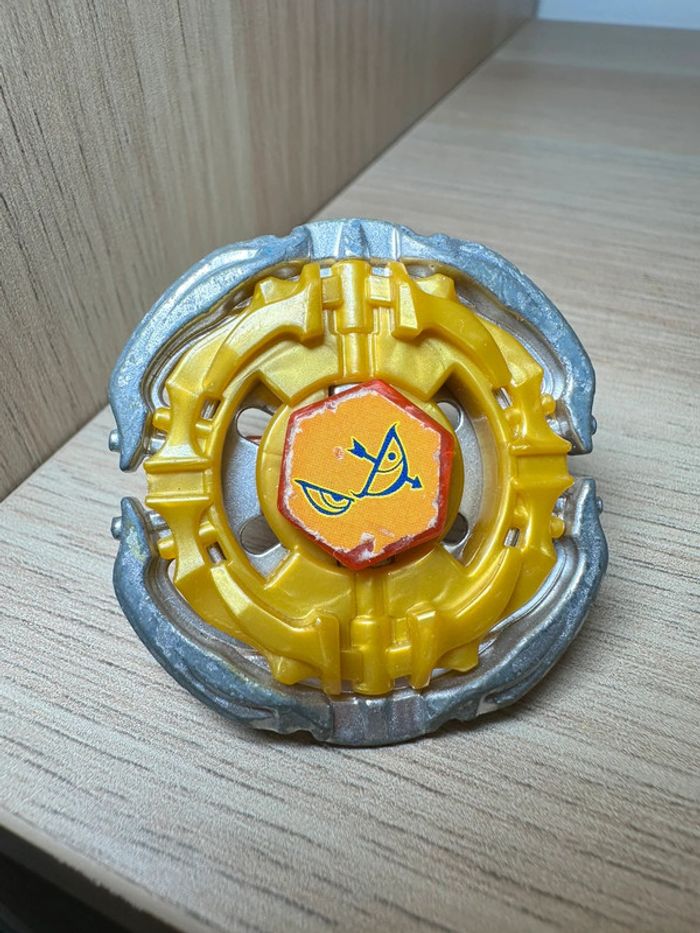 Toupie beyblade métal fusion inferno sagittario