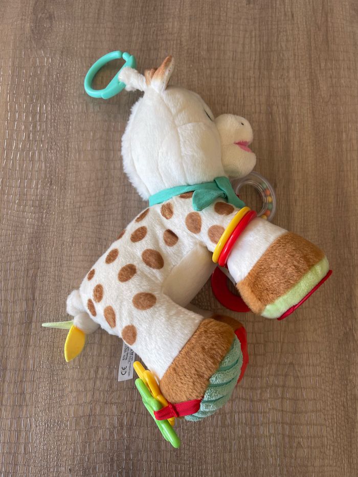 peluche d’activités sophie la girafe - photo numéro 3