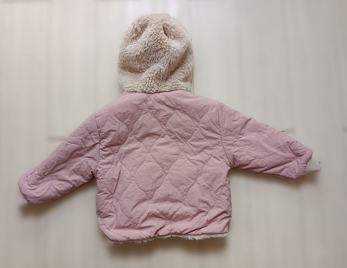Manteau. Doudoune reversible rose et fausse fourrure à capuche. Zara. Taille 4 - 5 ans. 110 cm - photo numéro 5