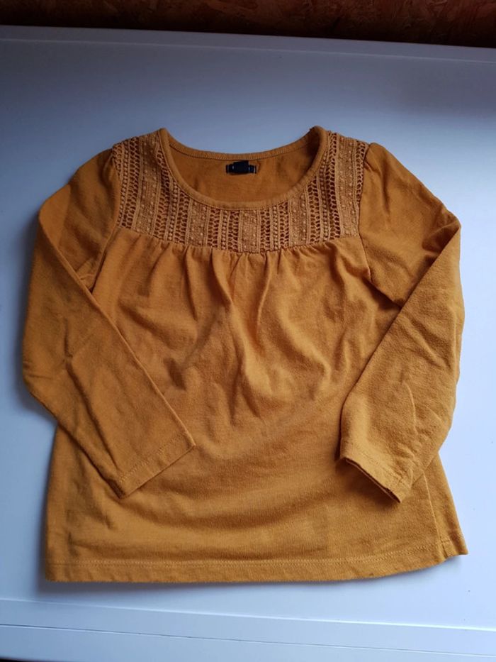 2 tops fille manches longues 4 ans - photo numéro 2
