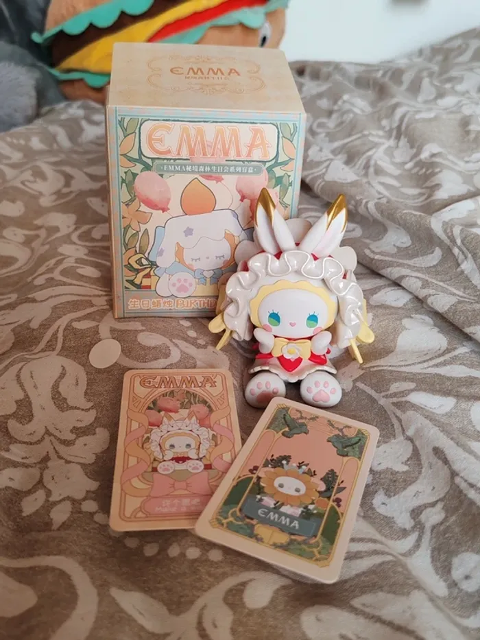 Figurine Emma en vinyle - série birthday candle - make a wish