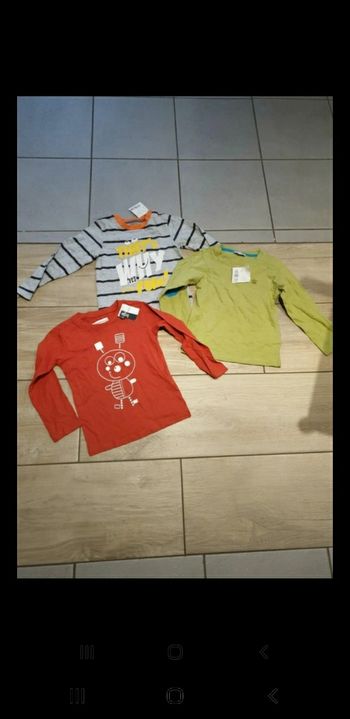 3 t-shirts garçon neufs étiquettes 3 ans