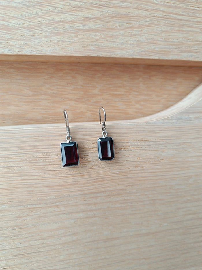 Boucles d'oreilles pendantes pierre grenat - photo numéro 2