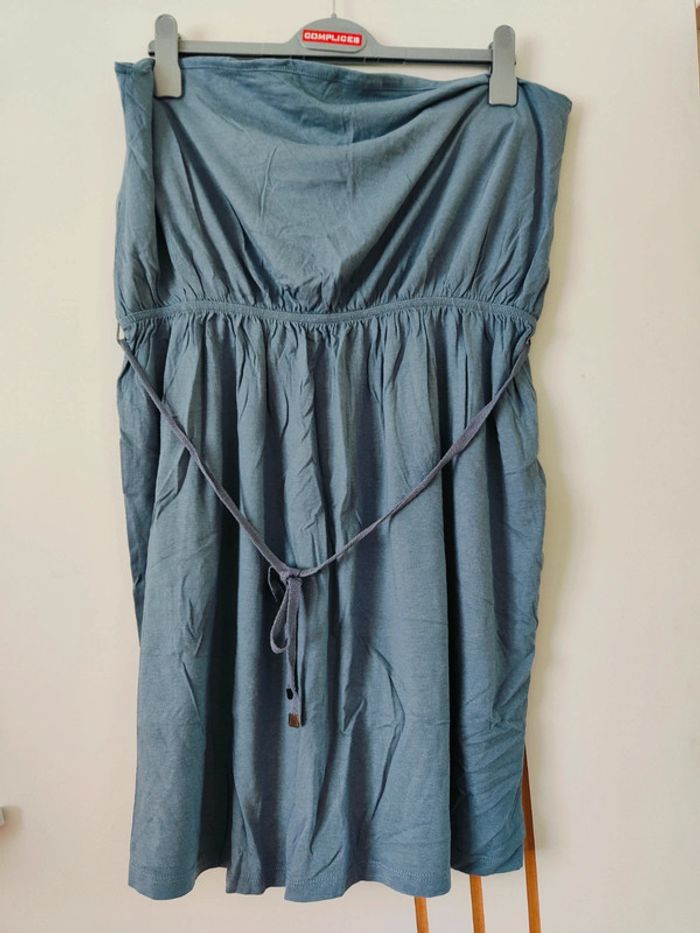Jolie robe sans bretelles