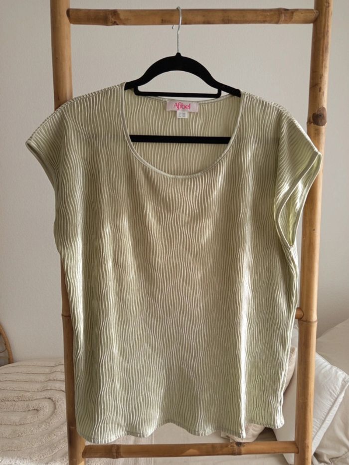 Top court plissé satiné Vert Afibel Cutala taille 38 / 40 neuf