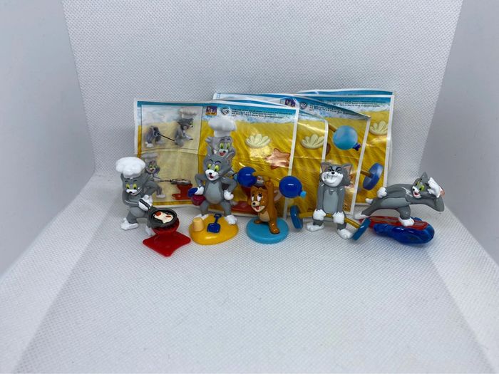 Lot de 5 kinder surprises Tom and Jerry 2006 et leur papier