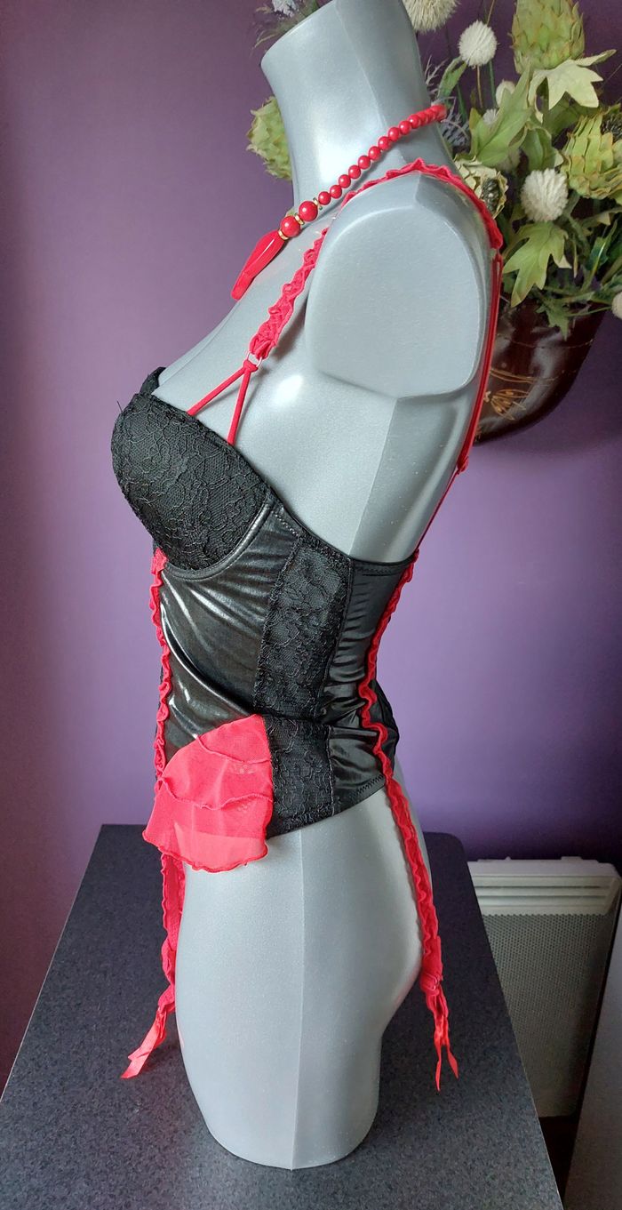 Guêpière bustier noir & rouge – Taille S/M style glamour. - photo numéro 9