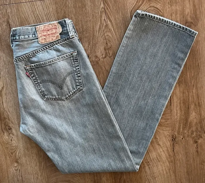 Jean/pantalon gris clair Levi's 501 pour homme, taille : W 34 L 36 (44 taille française) - photo numéro 2