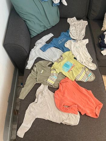Lot Bodies 6 mois