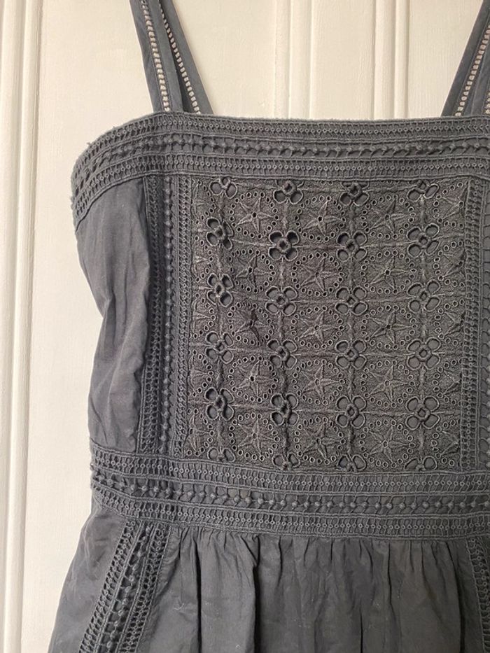 Robe noir broderies - photo numéro 2