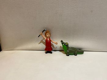 Figurine  médusa  et crocodile Néron ou brutus Bernard et bianca