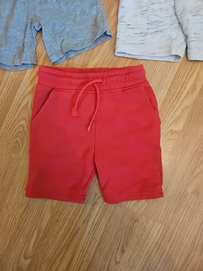 Lot de 3 shorts garçon. 3/4 ans - photo numéro 2