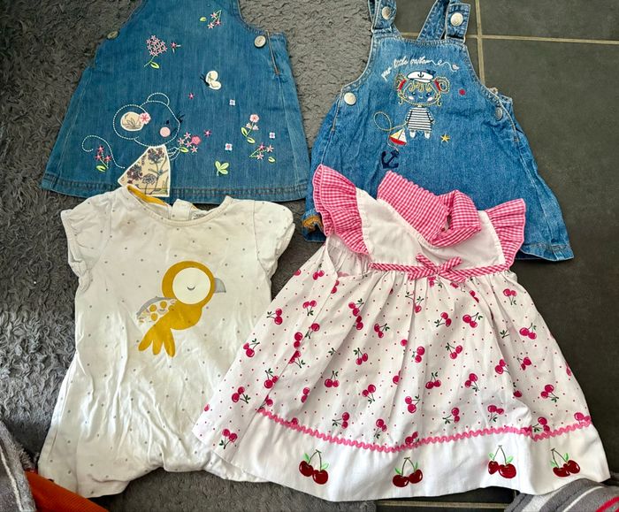 Lot hauts et robes 6 mois - photo numéro 1