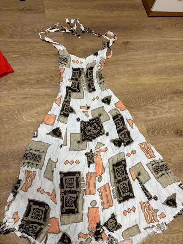 Robe dos nus à motifs