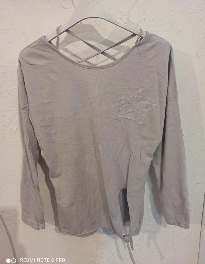tee-shirt manches longues gris avec étoile taille 12 ans