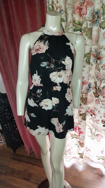 Combishort noir fleuri etat neuf taille S/M