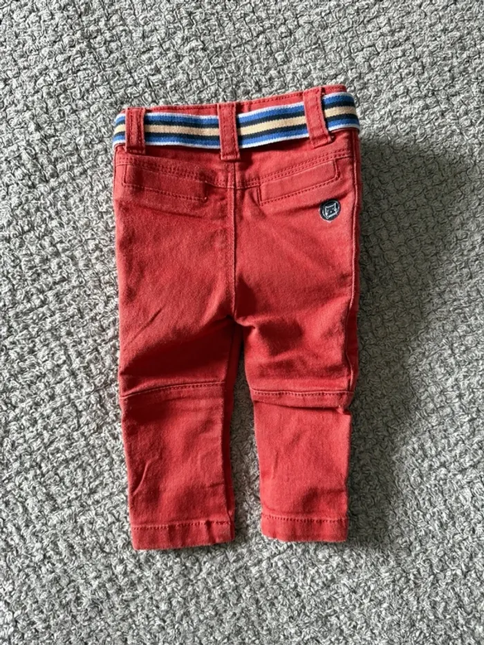 Jeans slim rouge avec ceinture (3mois) - photo numéro 2